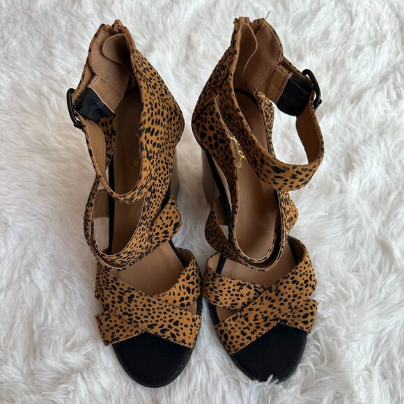Qupid Animal Print Strappy Stacked Zip-Back Closure Heels Size 8 - Picture 2 of 13